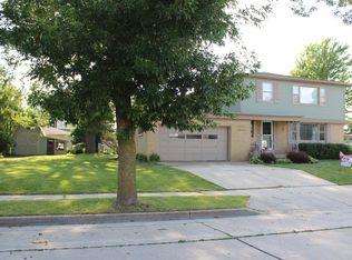 1005 S 119th St, West Allis, WI 53214