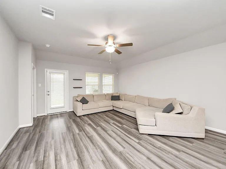 518 Ellwood Terrace Ln — Photo 16