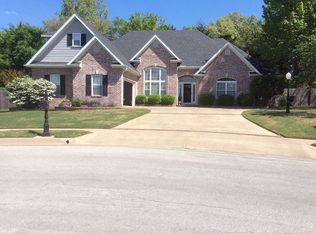 2890 N Deaver Cir, Fayetteville, AR 72703