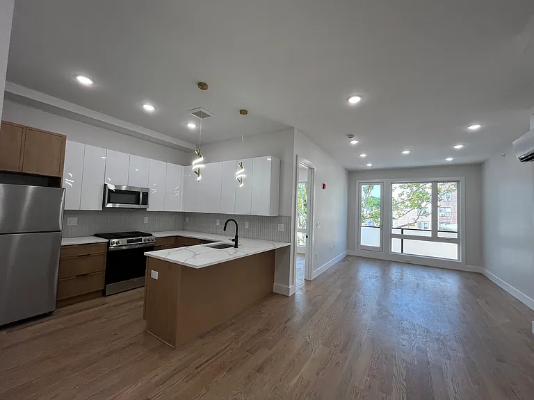40 Lembeck Ave — Photo 2