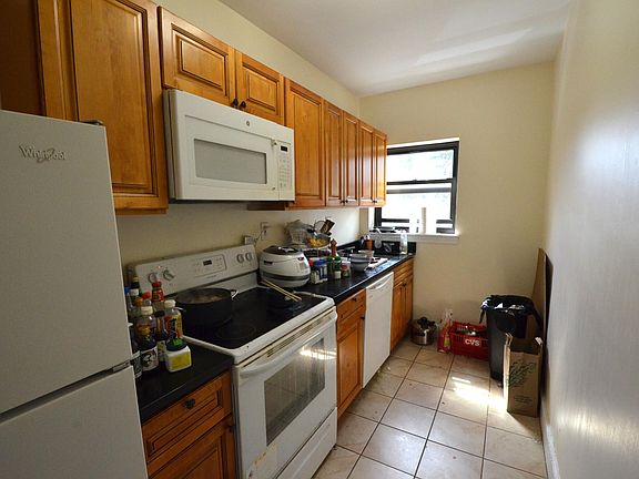 4th image of 106 Longwood Ave #4