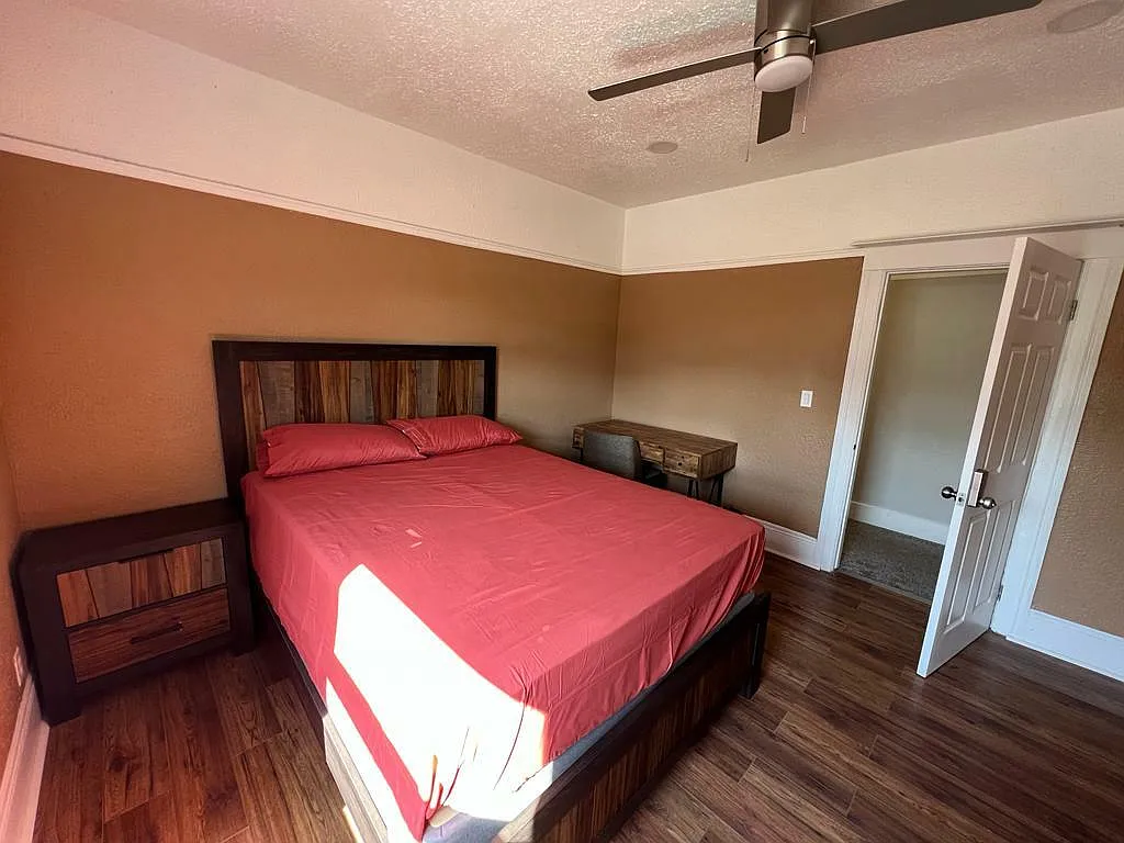 Skyye: Furnished big room in vibrant Berke!ey — Photo 3