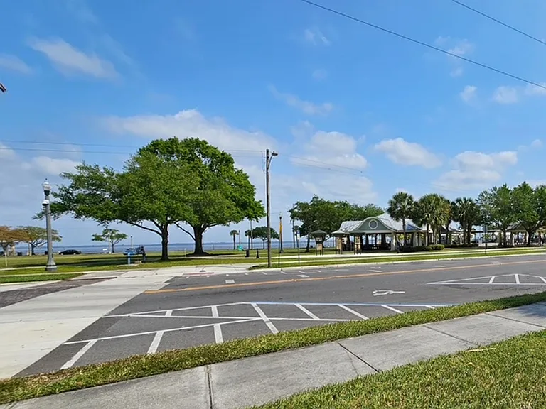 Locale at Lake Monroe — Photo 10