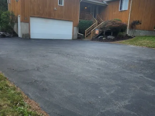 201 Pine Hill Rd, Syracuse, NY 13209