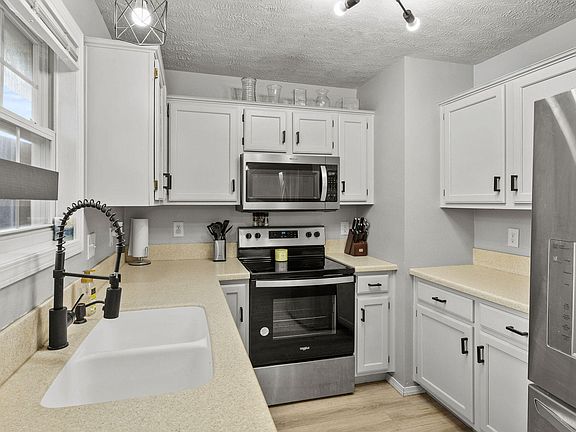 5th image of 720 N Windmill Place