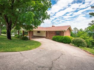 402 S Mission Ridge Dr, Rossville, GA 30741