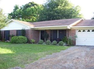 107 Bermuda Ln, Palestine, TX 75803