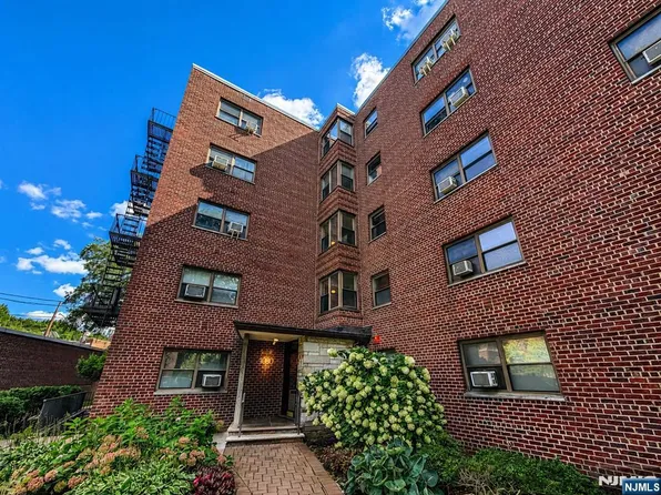 3020-3030 Edwin Ave #5-H, Fort Lee, NJ 07024