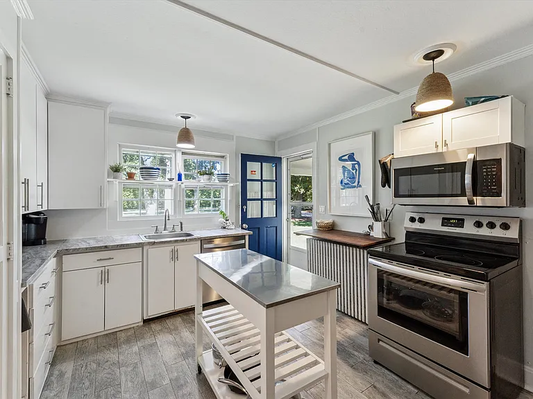 35 Sheppard St — Photo 5