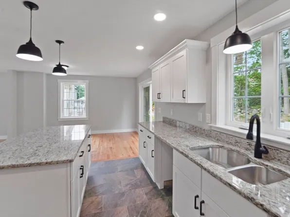21 Stephanie Dr, Gardner, MA 01440