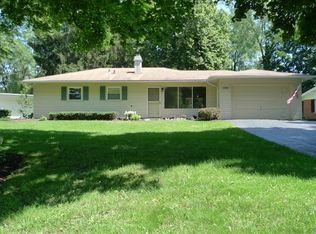 117 S Prairie St, Cary, IL 60013