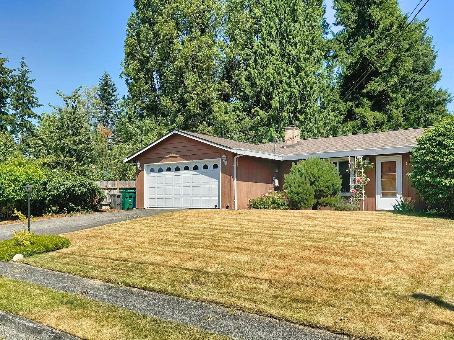 4 bed, 1.5 bath, 1200 sqft, $2,950 — Photo 2