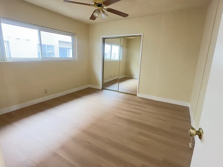 454 Riverdale Dr #7 — Photo 5
