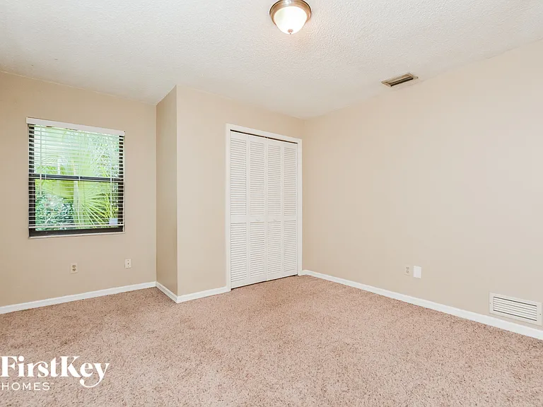 520 Whispering Oak Ln — Photo 12