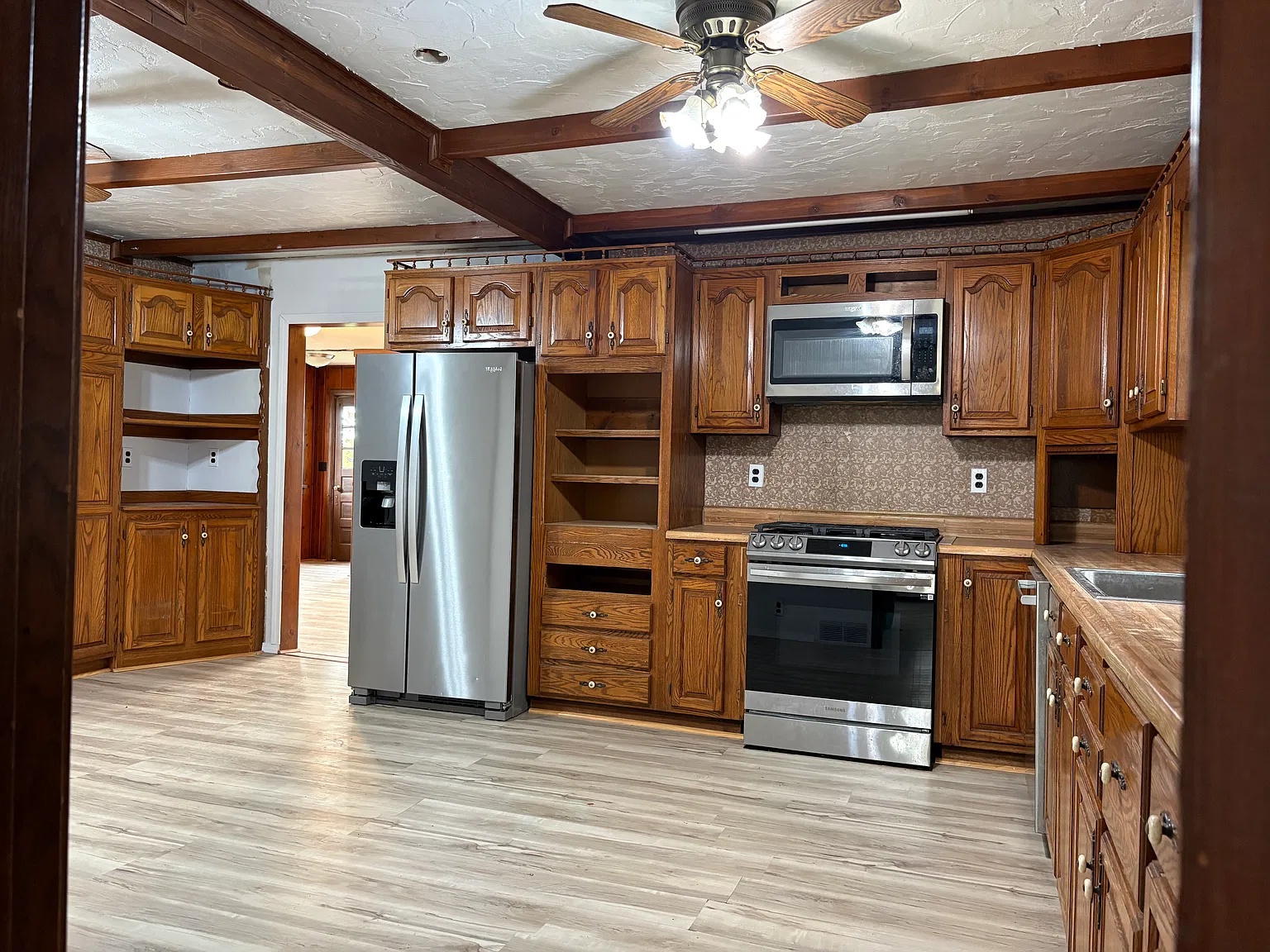 5 bed, 2500 sqft, $3,500 — Photo 3