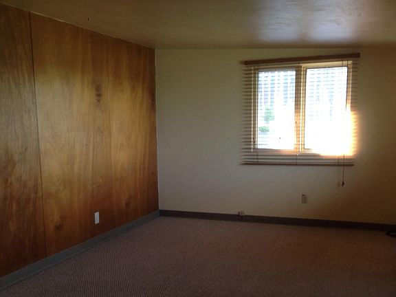 2514 Elgin Rd NE, Unit 1 - Living Room