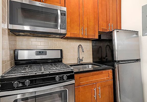 5th image of 315 E 14th St #5B