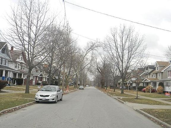 3rd image of 791 Thornhill Dr