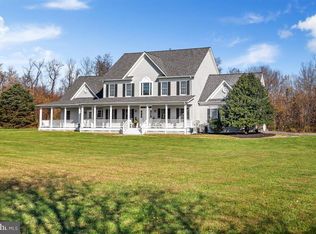 17021 Paloma Cir, Round Hill, VA 20141