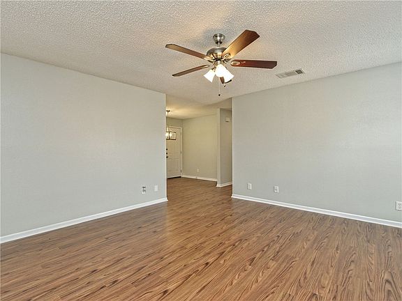 4th image of 1010 Cushing Dr #A