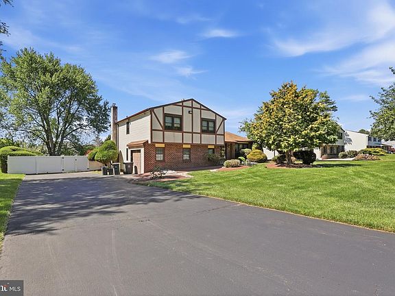 3rd image of 49 Misty Meadow Dr