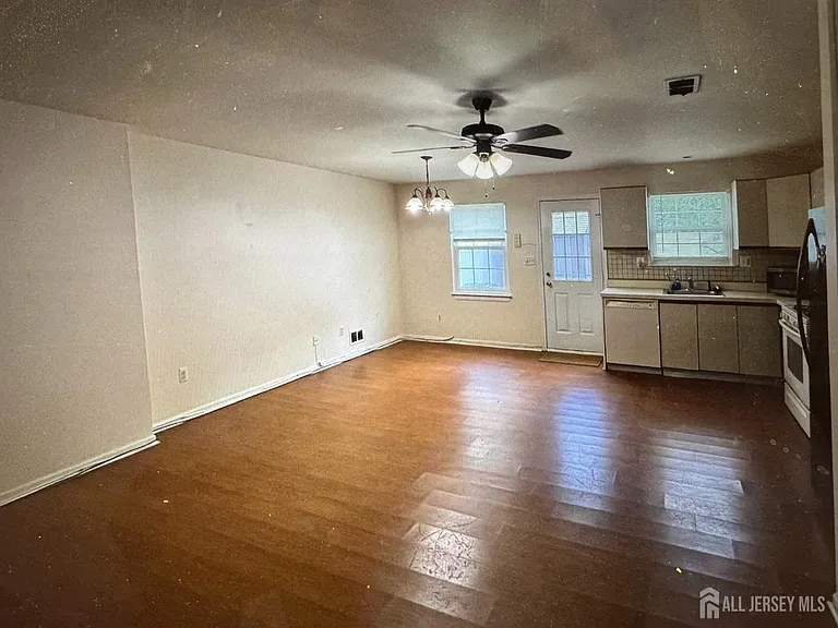 211 Gambocz Ct S — Photo 23