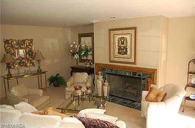 5th image of 14094 Sweetbriar Ln
