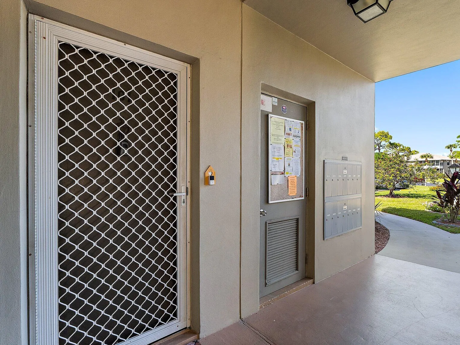 2 bed, 2.0 bath, 1170 sqft, $2,200 — Photo 3