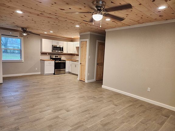 4th image of 301 Lake St