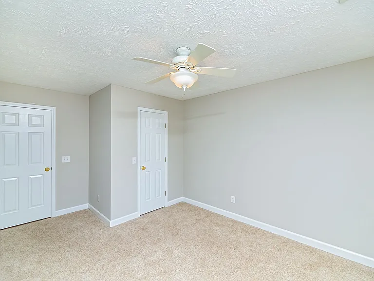 10 Hampshire Ln — Photo 27