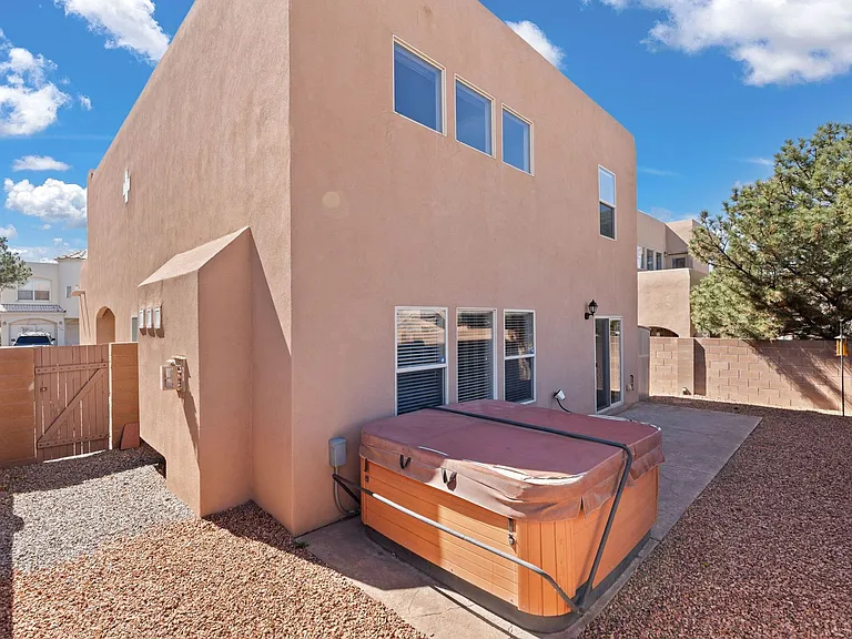 7127 Calle Alegria NE — Photo 33