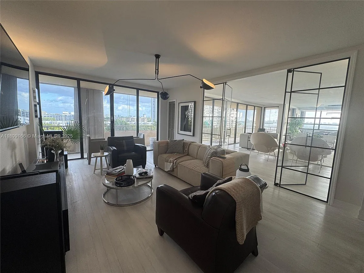 Building Photo - 11113 Biscayne Blvd #558