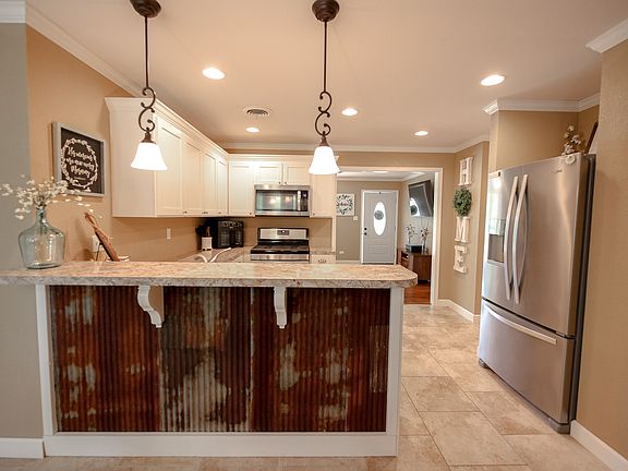 4th image of 1008 Robinwood St