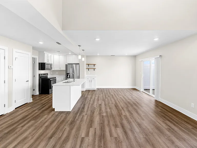 2724 Amelia Ln — Photo 3