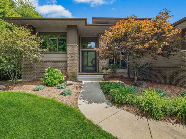 2070 N Rolling Ridge Dr, Midland, MI 48642