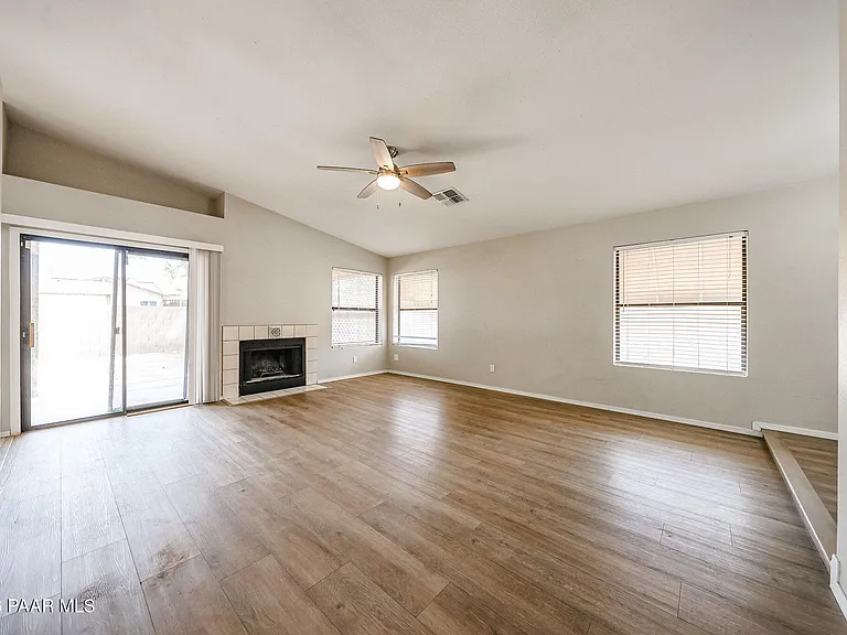 6320 W Paradise Ln — Photo 8