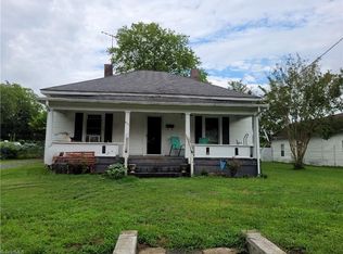 823 Davis St, Mount Airy, NC 27030