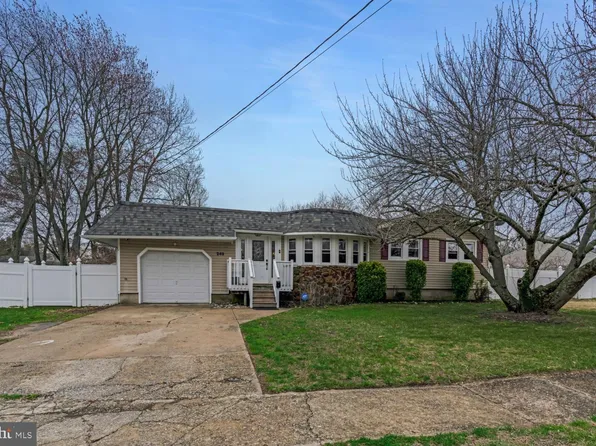 249 N Dennis Dr, Clayton, NJ 08312