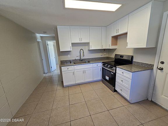 3rd image of 554 Spruce St
