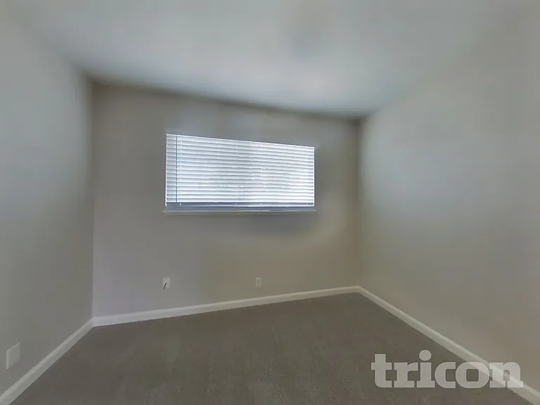 304 Robert St — Photo 7