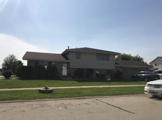 17 Austrian Dr, Romeoville, IL 60446