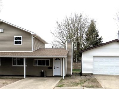 213 Walnut St, Roxana, IL, 62084