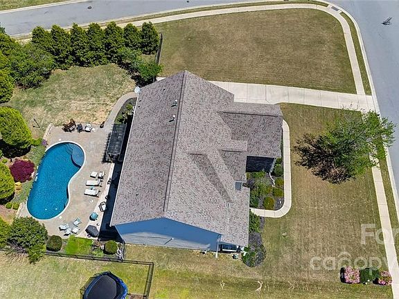 3rd image of 500 Palmerston Ln