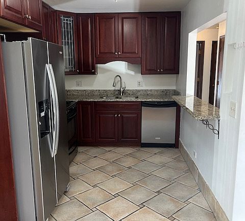 4th image of 798 Pleasant Dr #2