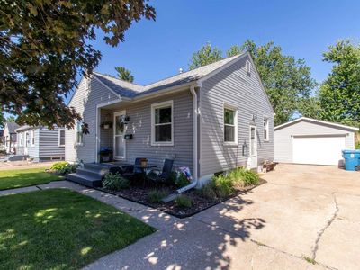2318 4th St #A, East Moline, IL, 61244