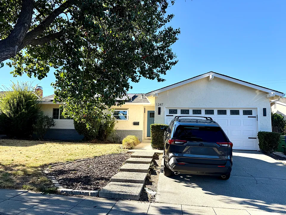 1247 Colleen Way