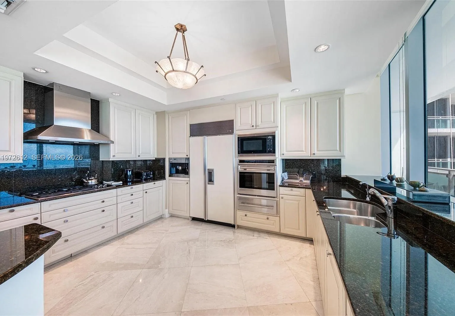 10295 Collins Ave Resdnta — Photo 4