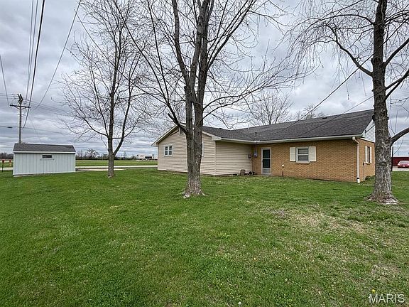 3rd image of 106 W Elm Ct