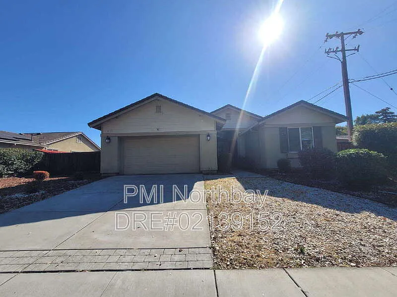 4 bed, 3.0 bath, 2114 sqft, $3,450 — Photo 2