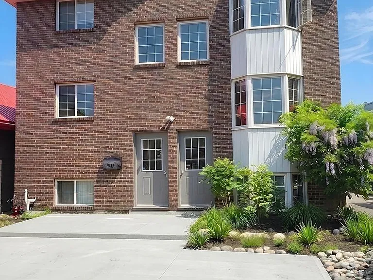 1516 Main St W — Photo 8
